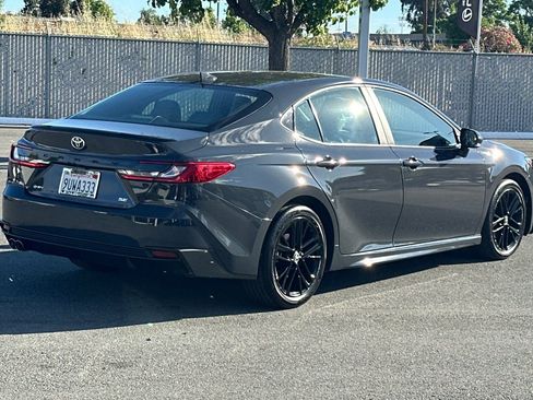 Used 2025 Toyota Camry SE image 4