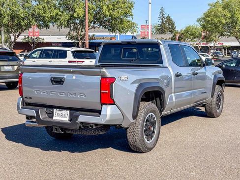 Used 2026 Toyota Tacoma SR5 image 4