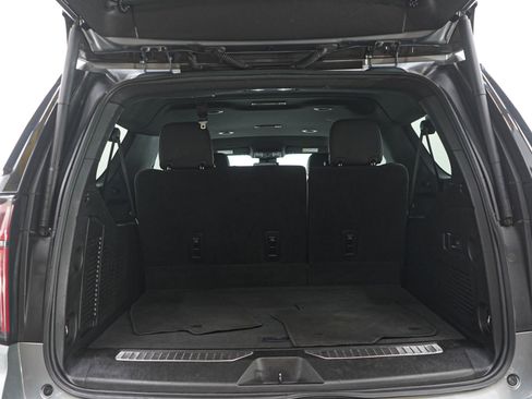 Used 2023 Chevrolet Suburban Premier AWD/4WD image 17