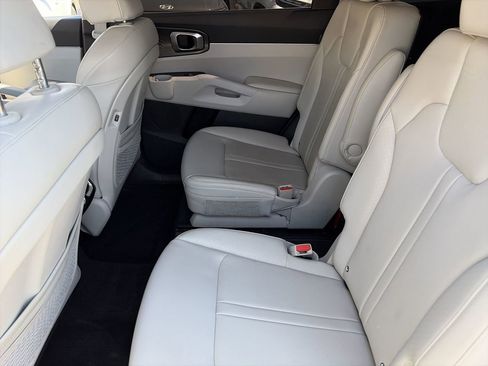 Certified 2025 Kia Sorento EX w/ Panoramic Sunroof Package FWD image 16