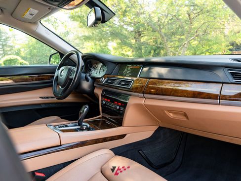 Used 2013 BMW 750i xDrive AWD/4WD image 6