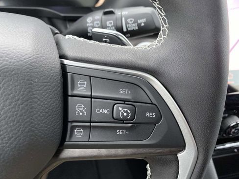 New 2025 Jeep Grand Cherokee Limited w/ Black Appearance Package image 15