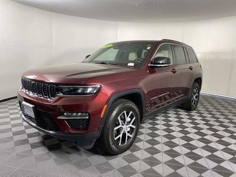 Used 2025 Jeep Grand Cherokee Limited w/ Luxury Tech Group II AWD/4WD image 4