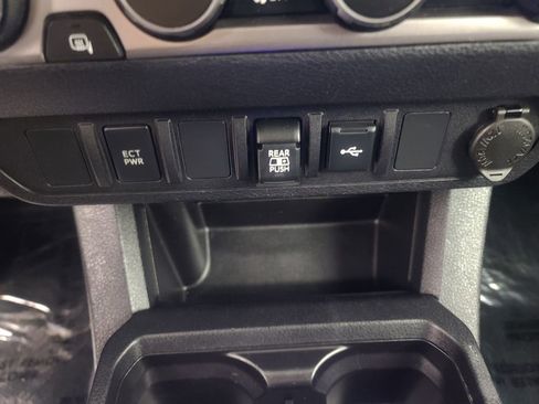 Used 2023 Toyota Tacoma SR5 AWD/4WD image 37