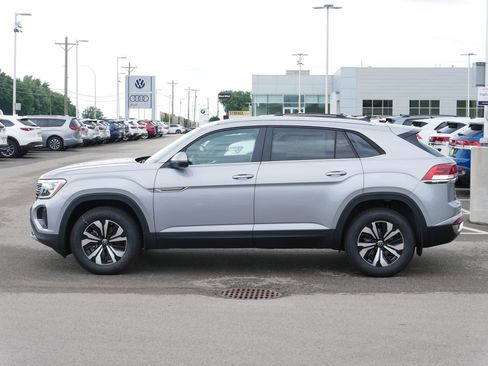 New 2025 Volkswagen Atlas Cross Sport SE image 3