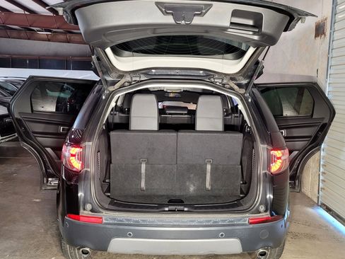 Used 2017 Land Rover Discovery Sport SE image 10