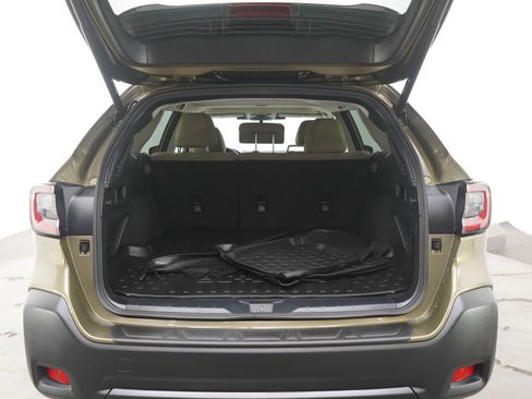 Used 2025 Subaru Outback Premium image 16