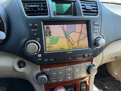 Used 2012 Toyota Highlander Limited w/ Tow Pkg AWD/4WD image 12