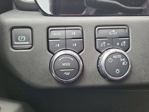 Used 2025 GMC Sierra 1500 SLE w/ X31 Off-Road Package image 26