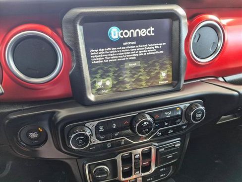 Used 2021 Jeep Wrangler Unlimited Rubicon w/ Dual Top Group AWD/4WD image 13