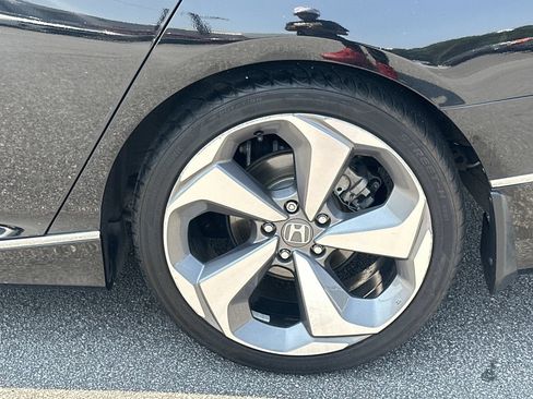 Used 2018 Honda Accord Touring image 19