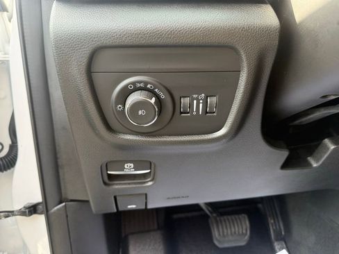 Used 2025 Jeep Grand Cherokee Limited image 14