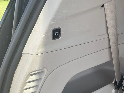 Used 2024 Chrysler Pacifica Touring-L FWD image 37