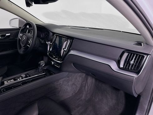 Used 2020 Volvo S60 T6 Momentum image 30