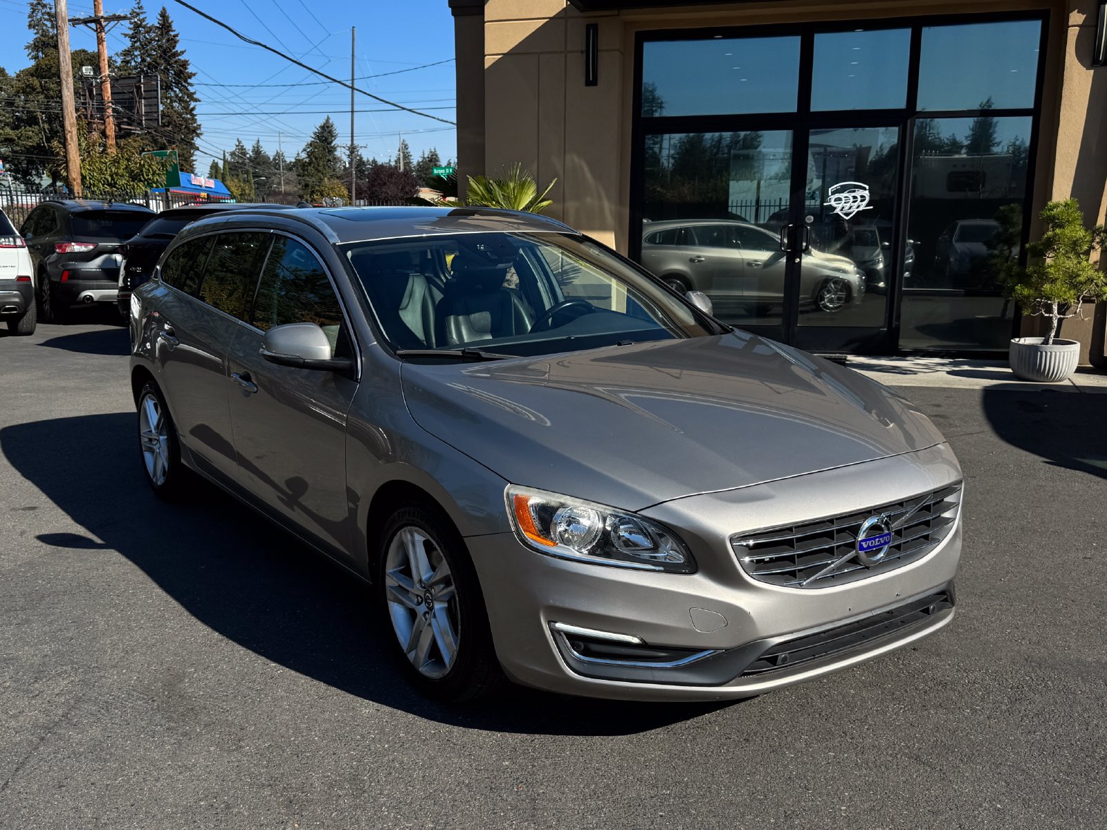 Used 2015 Volvo V60 T5 Premier FWD image 1