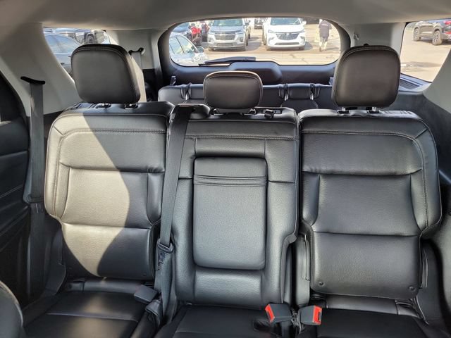 Used 2020 Ford Explorer XLT w/ Equipment Group 202A AWD/4WD image 13