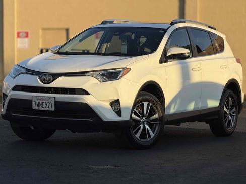 Used 2017 Toyota RAV4 XLE FWD image 1