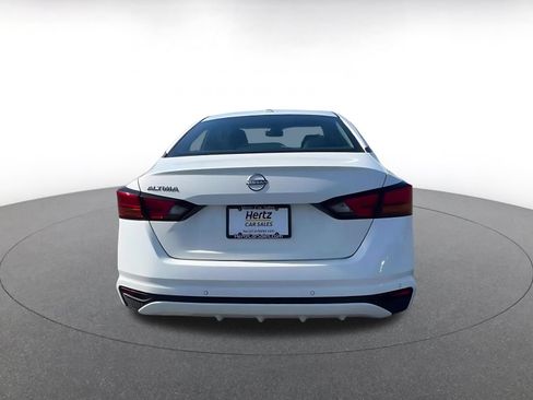Used 2025 Nissan Altima 2.5 SV FWD image 12