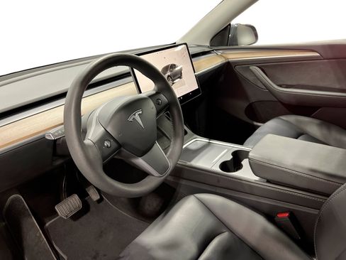 Used 2023 Tesla Model Y Long Range AWD/4WD image 9