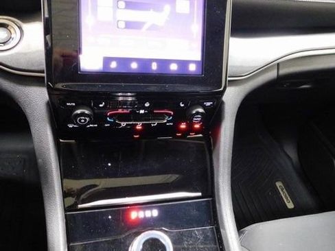 Used 2022 Jeep Grand Cherokee Laredo w/ Luxury Tech Group I image 34