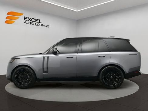 Used 2024 Land Rover Range Rover SE image 2