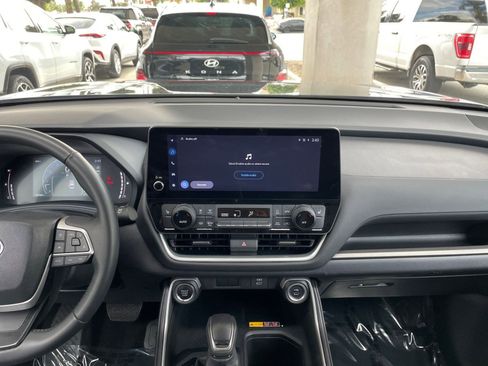 Used 2025 Toyota Grand Highlander XLE image 18