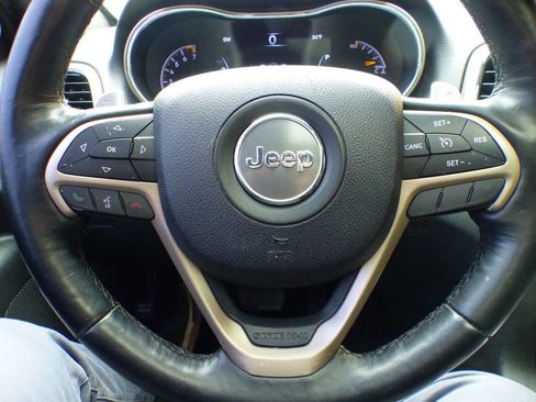 Used 2016 Jeep Grand Cherokee Laredo w/ Quick Order Package 23E image 24