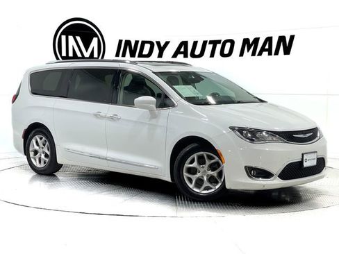 Used 2018 Chrysler Pacifica Touring-L Plus image 2