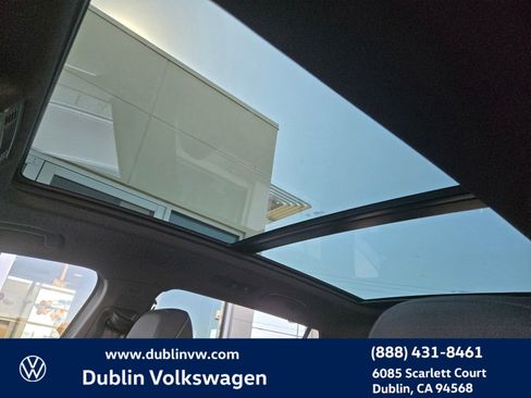 Used 2023 Volkswagen Tiguan SE R-Line image 16