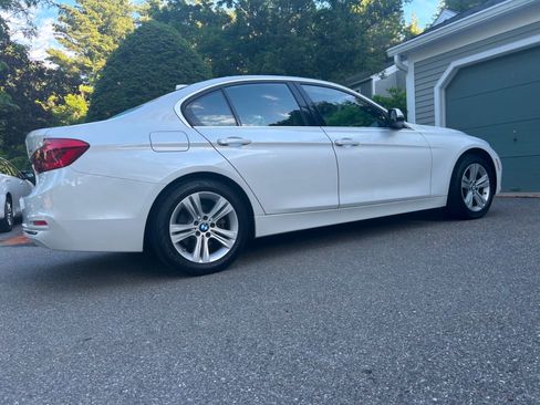 Used 2018 BMW 330i xDrive Sedan w/ Premium Package AWD/4WD image 18