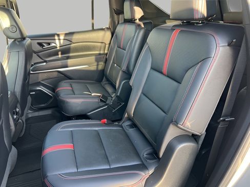 Used 2024 Chevrolet Traverse RS w/ LPO, Floor Liner Package image 29