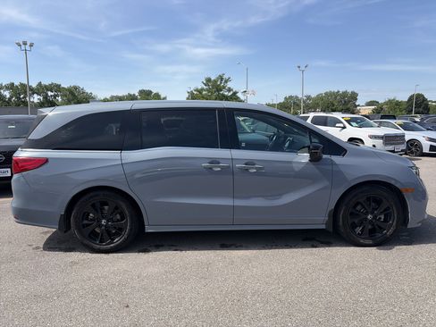 Used 2024 Honda Odyssey Sport image 4