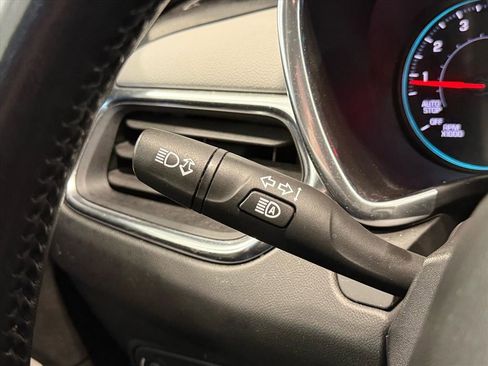 Used 2022 Chevrolet Equinox LT w/ Driver Convenience Package image 21