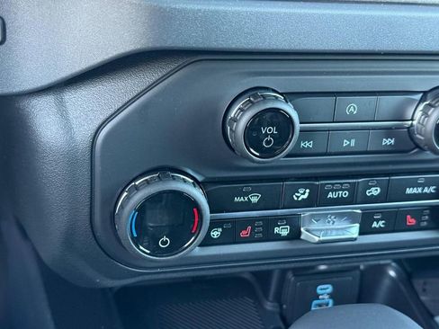 New 2025 Ford Bronco Badlands image 16