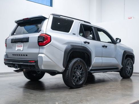 Certified 2025 Toyota 4Runner SR5 AWD/4WD image 9
