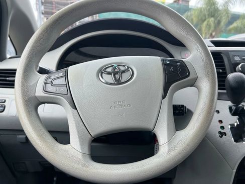 Used 2013 Toyota Sienna LE w/ Towing Pkg image 22