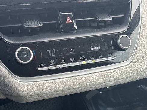 Used 2025 Toyota Corolla LE FWD image 23