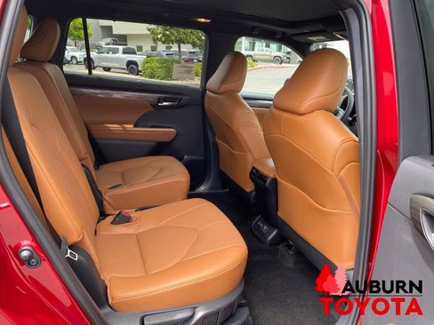 New 2026 Toyota Highlander Platinum AWD/4WD image 13