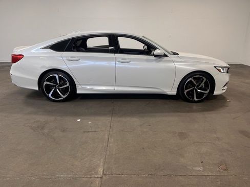 Used 2018 Honda Accord Sport image 2