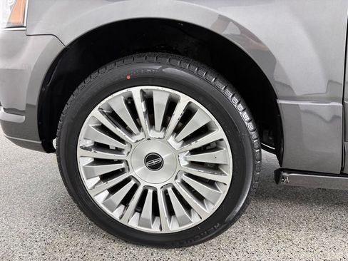 Used 2015 Lincoln Navigator 4WD image 11