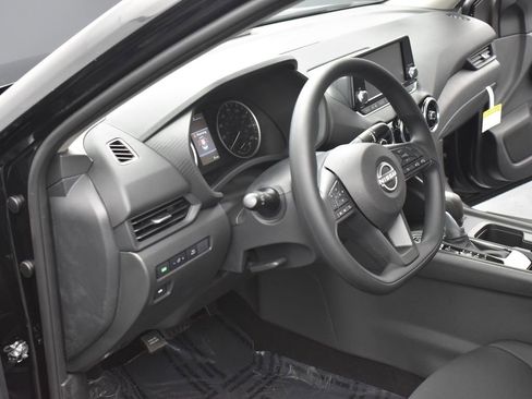 New 2025 Nissan Sentra S image 7