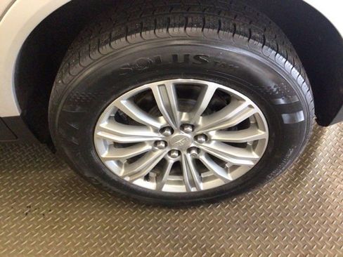 Used 2017 Cadillac XT5 Luxury w/ Driver Awareness Package AWD/4WD image 30