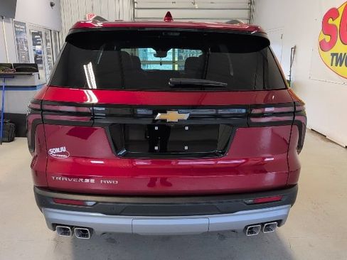 New 2026 Chevrolet Traverse LT w/ Driver Confidence Package AWD/4WD image 4
