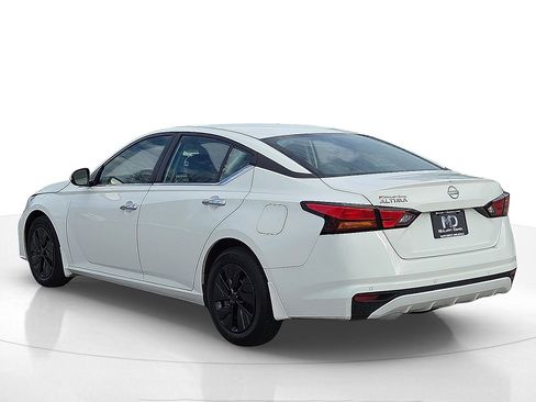 Used 2023 Nissan Altima 2.5 S image 4