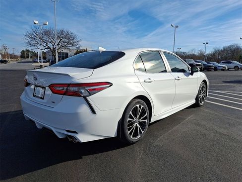 Used 2019 Toyota Camry SE image 9