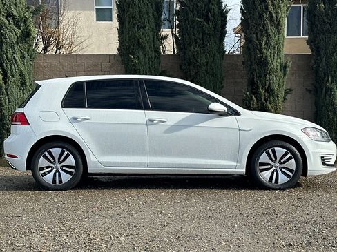 Used 2019 Volkswagen e-Golf SE w/ Driver Assistance Package image 3