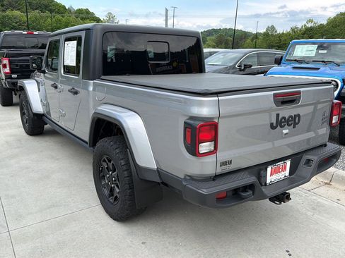 Used 2021 Jeep Gladiator Sport AWD/4WD image 5