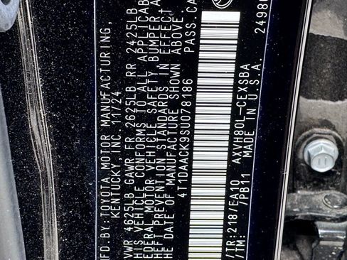 Used 2025 Toyota Camry SE image 40