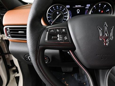 Used 2022 Maserati Levante GT image 11