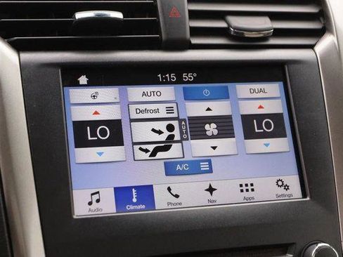 Used 2017 Ford Fusion SE w/ Fusion SE Technology Package image 17